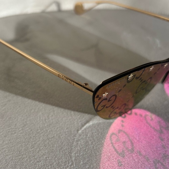 Gucci sunglasses and case - Picture 3 of 8